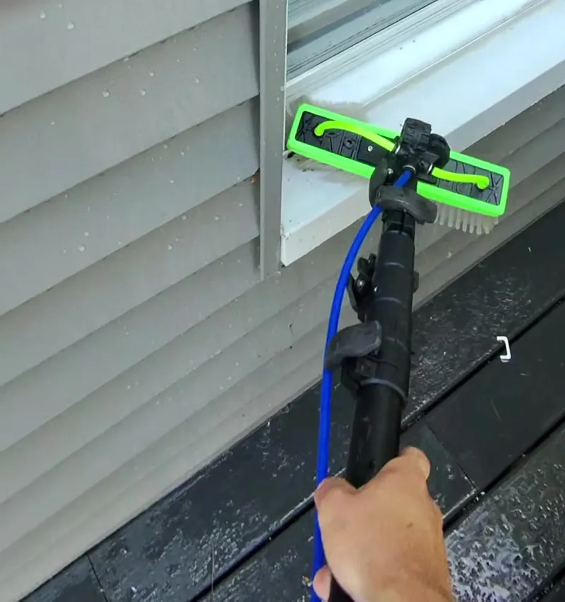 Brush head scrubbing a sliding glass door